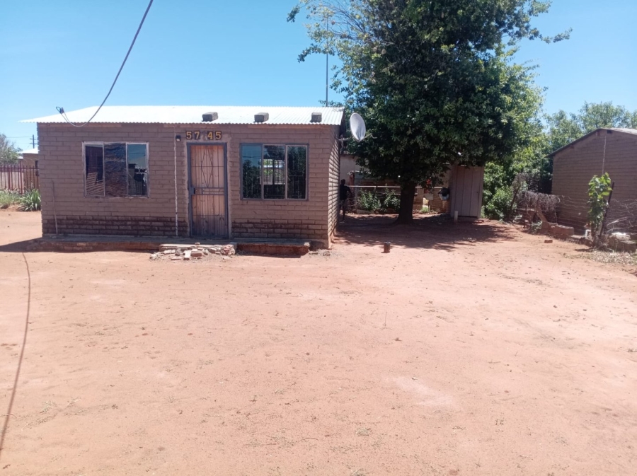 2 Bedroom Property for Sale in J B Mafora Free State